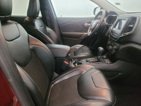 Used 2019 Jeep Cherokee Latitude Plus w/ Comfort/Convenience Group image 21