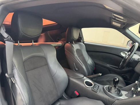 Used 2009 Nissan 370Z Touring RWD image 17