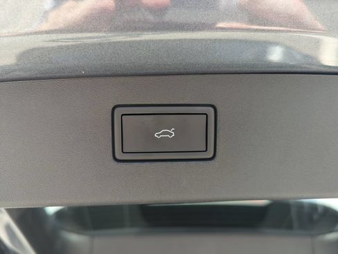 Used 2026 Volkswagen Tiguan SE FWD image 21