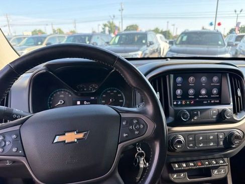 Used 2022 Chevrolet Colorado Z71 w/ Safety Package AWD/4WD image 11