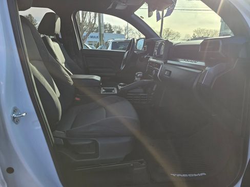 Used 2025 Toyota Tacoma SR5 image 11