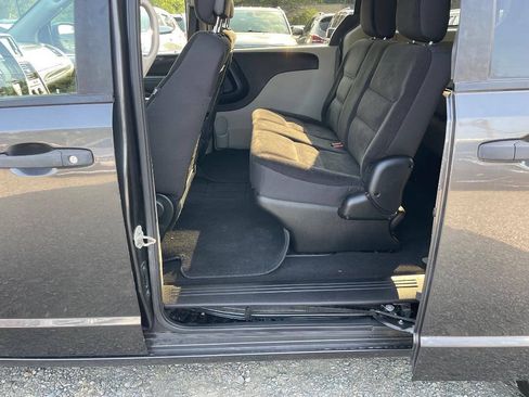 Used 2019 Dodge Grand Caravan SE FWD image 11