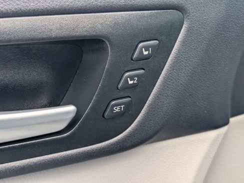 Used 2016 Toyota Highlander Limited image 29