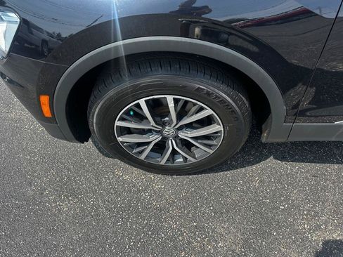 Used 2020 Volkswagen Tiguan SE w/ Panoramic Sunroof Package AWD/4WD image 2