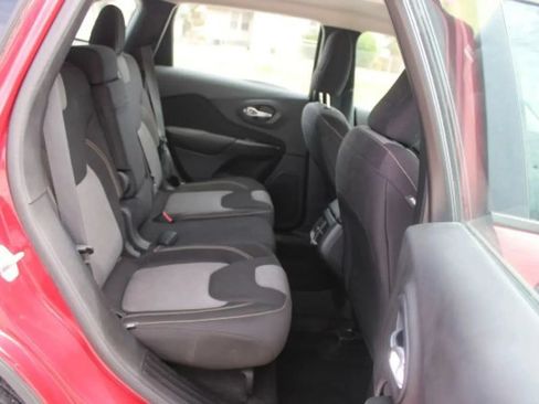 Used 2014 Jeep Cherokee Sport FWD image 30