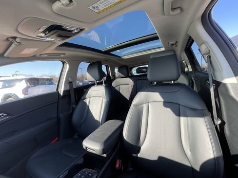 New 2026 Kia Sportage EX w/ EX Panorama Roof Package image 3