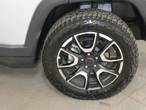 Used 2025 Jeep Compass Trailhawk image 45