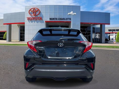 Used 2022 Toyota C-HR XLE FWD image 5