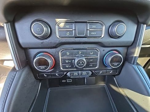 Used 2024 Chevrolet Tahoe Z71 w/ Luxury Package image 16