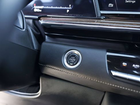 Certified 2024 Cadillac Escalade Premium Luxury RWD image 18