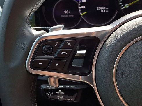 Used 2023 Porsche Cayenne Platinum Edition image 25