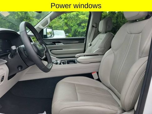 Certified 2022 Jeep Wagoneer Series III w/ Flexible Seating Group AWD/4WD image 23
