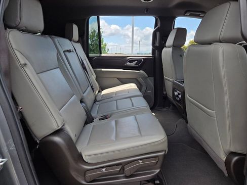 Used 2022 GMC Yukon XL SLT RWD image 16