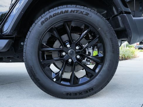 Used 2025 Jeep Wrangler Unlimited Sahara AWD/4WD image 30