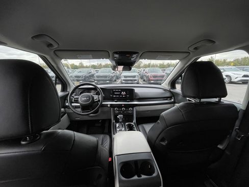 Certified 2023 Kia Carnival LX image 24