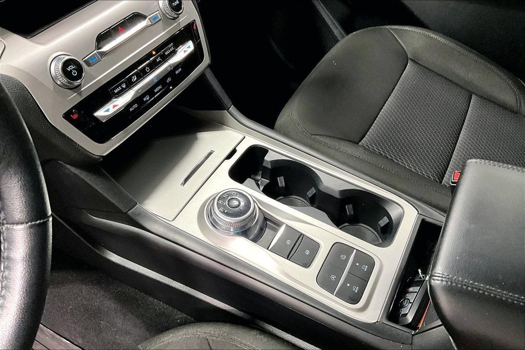 Used 2024 Ford Explorer XLT RWD image 17