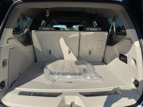 New 2026 Cadillac Escalade ESV Platinum Luxury w/ LPO, Radiant Package AWD/4WD image 32