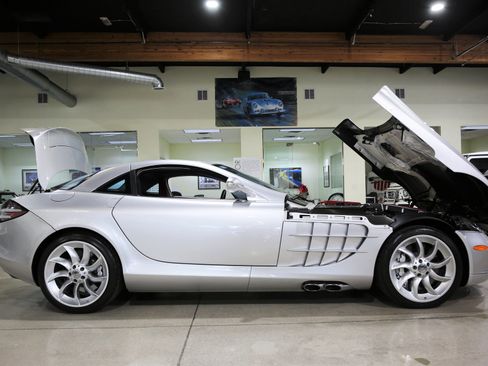 Used 2006 Mercedes-Benz SLR image 13