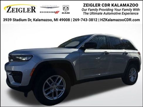 Certified 2023 Jeep Grand Cherokee Laredo w/ Luxury Tech Group I image 1