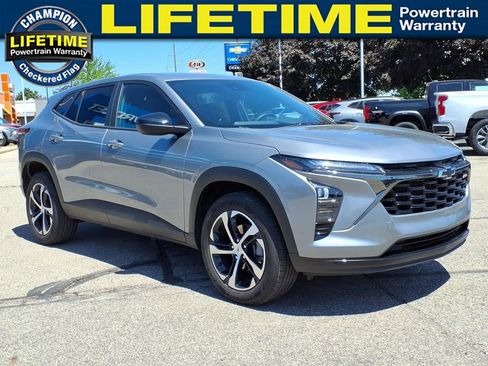 Used 2025 Chevrolet Trax RS FWD image 1