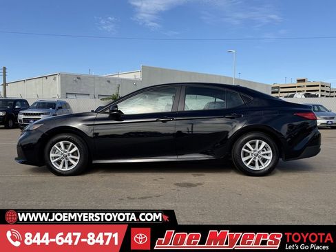 Used 2026 Toyota Camry LE image 6