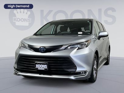 Used 2021 Toyota Sienna XLE