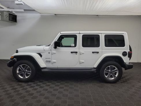 Used 2020 Jeep Wrangler Unlimited Sahara image 2