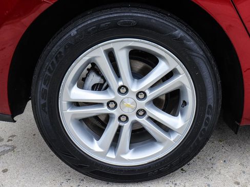 Used 2017 Chevrolet Cruze LT w/ Convenience Package FWD image 21