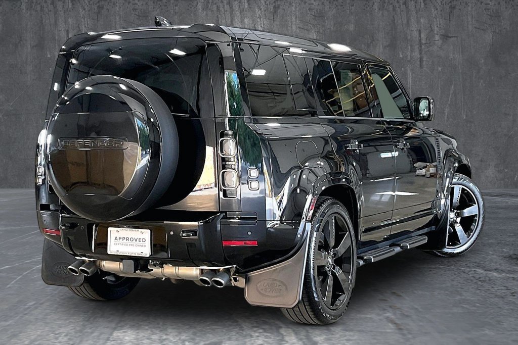 Certified 2025 Land Rover Defender 110 V8 AWD/4WD image 7