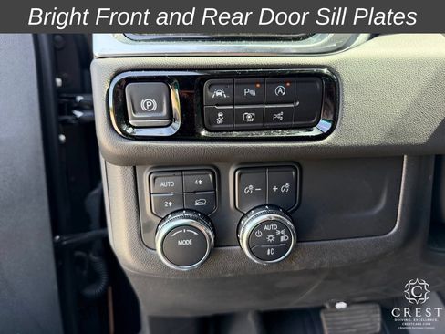 Used 2025 GMC Yukon Denali w/ Sun & Power Step Package AWD/4WD image 11