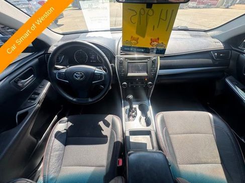 Used 2017 Toyota Camry SE w/ Moonroof Package FWD image 16