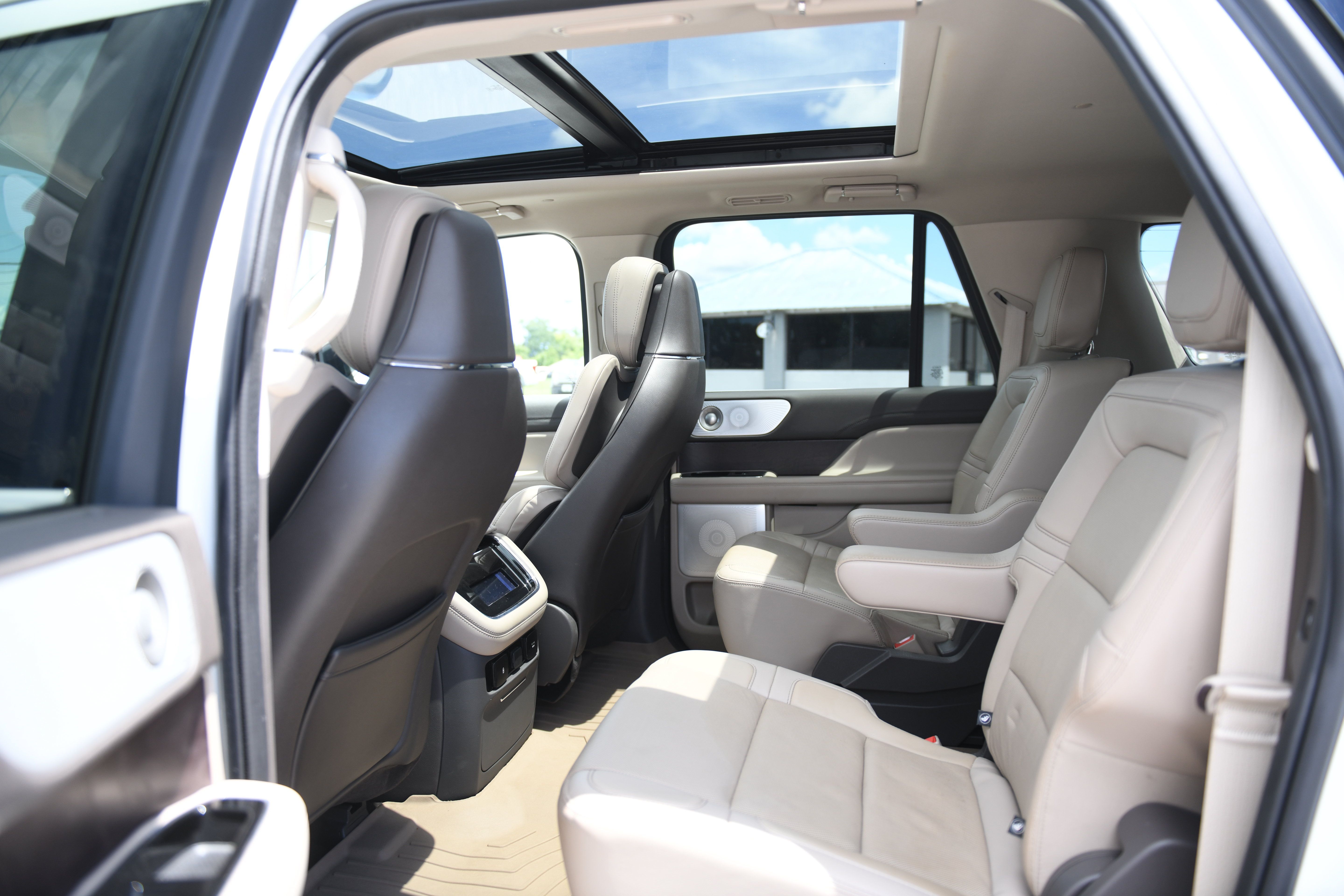Used 2023 Lincoln Navigator L Reserve AWD/4WD image 12