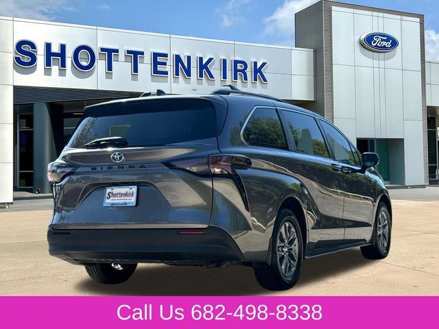 Used 2023 Toyota Sienna LE FWD image 8