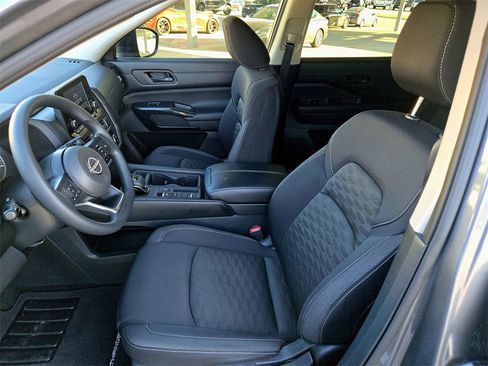 Used 2023 Nissan Pathfinder S image 26