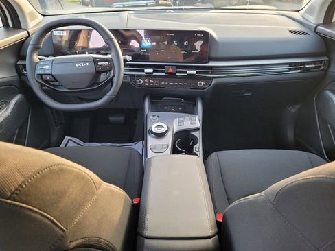 New 2026 Kia Sportage LX image 8