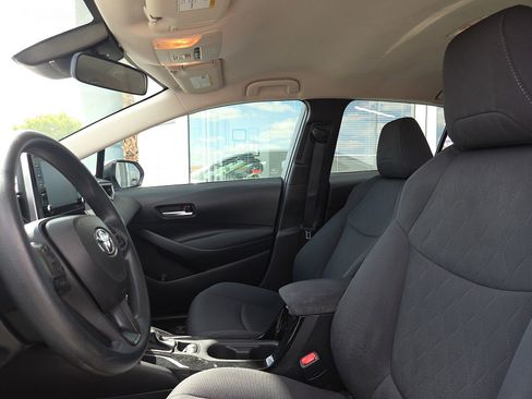 Used 2021 Toyota Corolla LE image 9