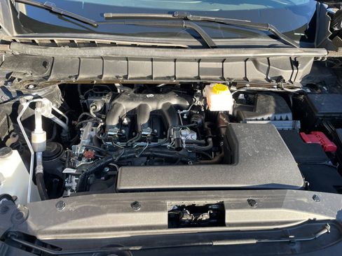 Used 2024 Nissan Pathfinder SV w/ SV Premium Package image 7