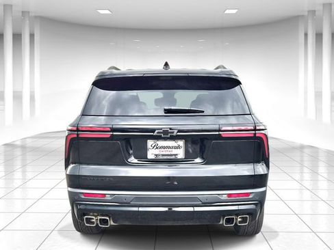 Used 2026 Chevrolet Traverse LT w/ Midnight/Sport Edition FWD image 4