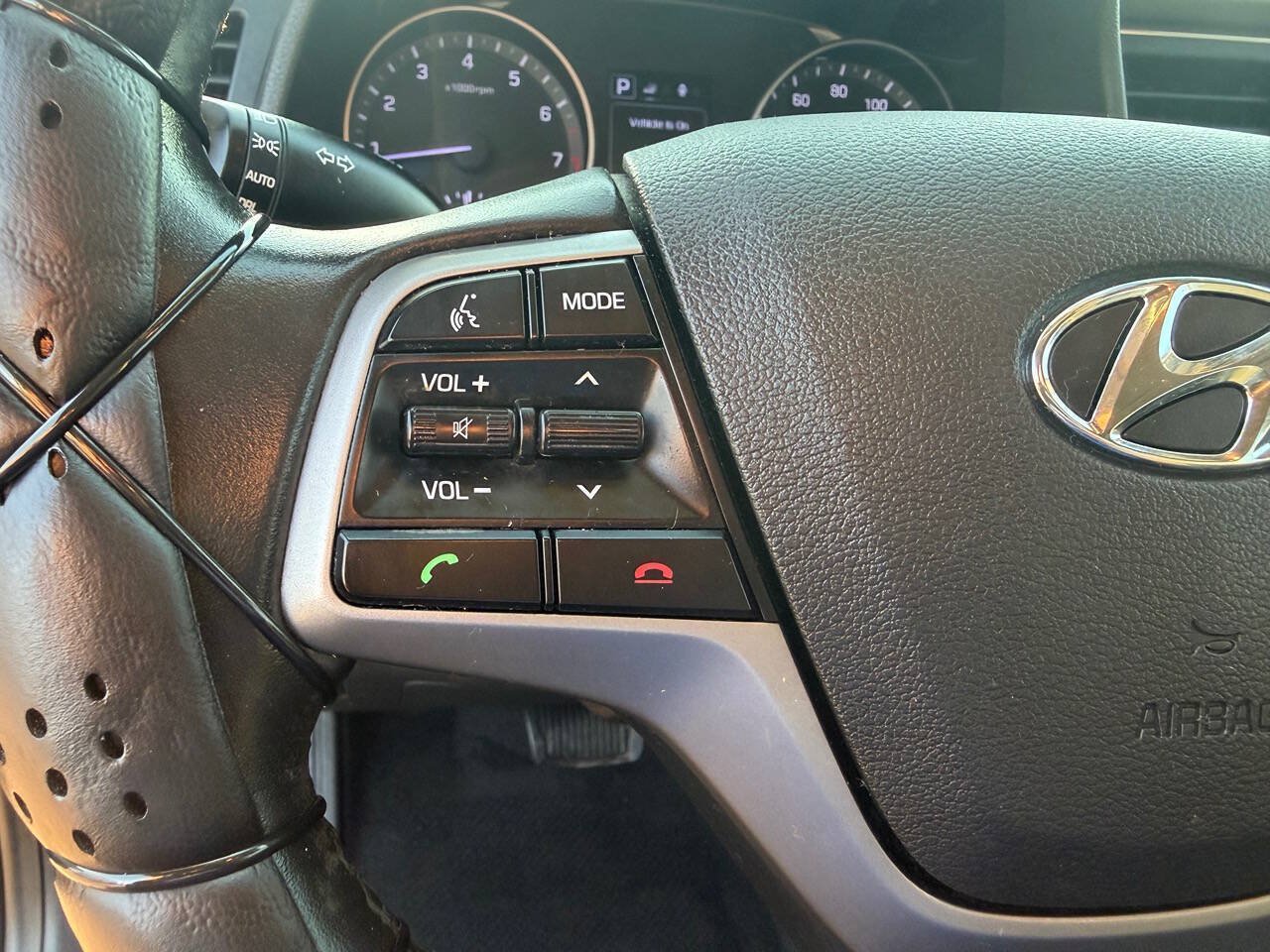 Used 2017 Hyundai Elantra Limited FWD image 24