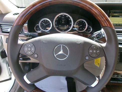 Used 2012 Mercedes-Benz E 350 4MATIC Sedan image 21