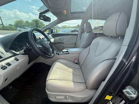 Used 2011 Toyota Venza w/ Comfort Pkg image 11