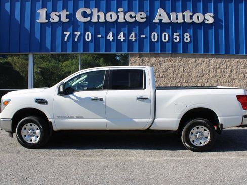 Used 2019 Nissan Titan SV image 8