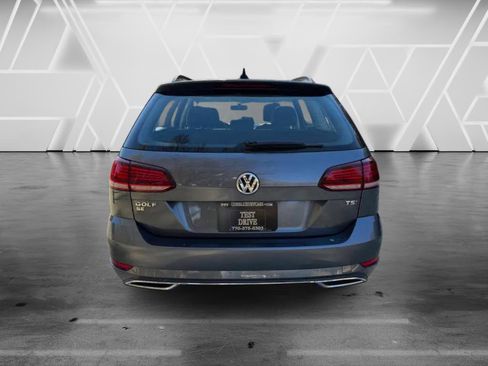 Used 2018 Volkswagen Golf SE image 5