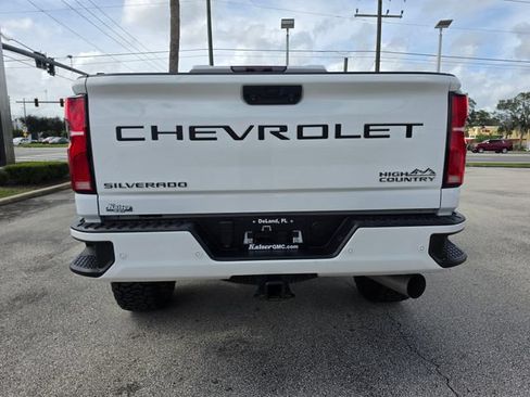 Used 2024 Chevrolet Silverado 2500 High Country w/ Technology Package AWD/4WD image 4
