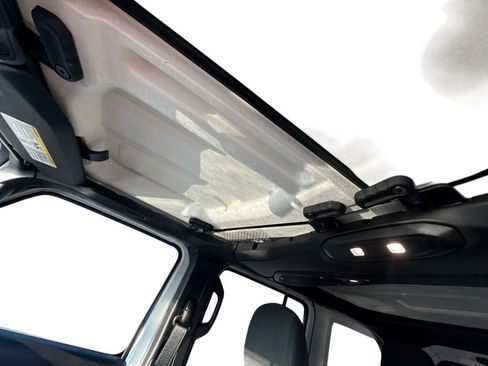 Used 2022 Jeep Wrangler Sport AWD/4WD image 16