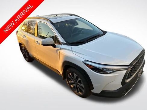 Used 2024 Toyota Corolla Cross XLE w/ Convenience Package image 1