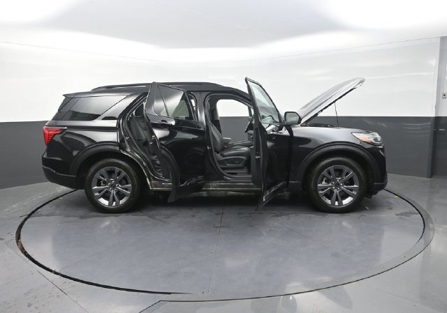 Used 2025 Ford Explorer Active w/ Active Comfort Package AWD/4WD image 46