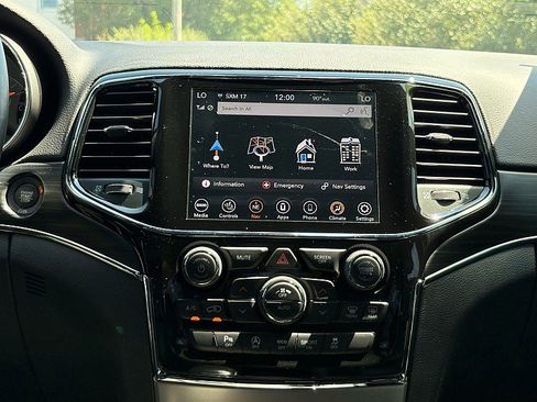 Used 2020 Jeep Grand Cherokee Limited image 26