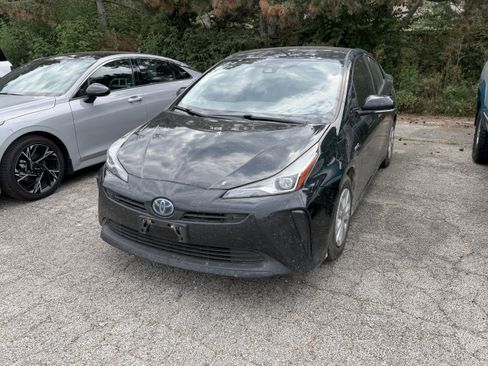 Used 2019 Toyota Prius LE FWD image 4