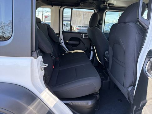 Used 2023 Jeep Wrangler Unlimited w/ Cold Weather Group image 18